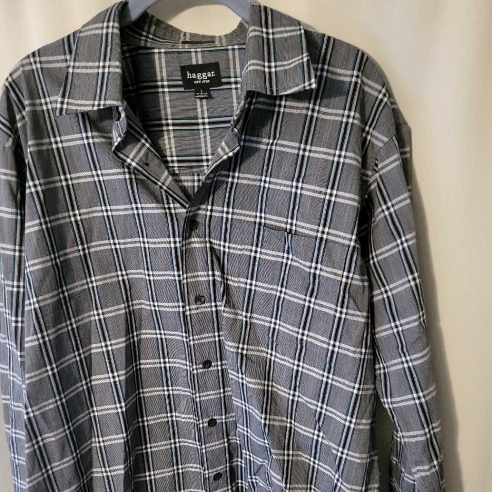 Haggar men's L button down shirt